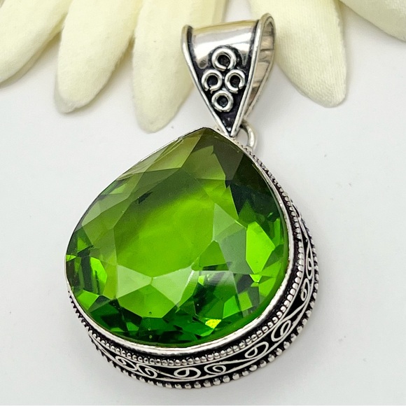 GREEN QUARTZ PENDANT - Picture 11 of 12